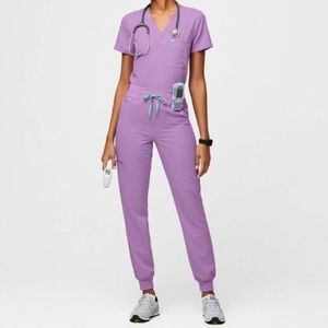 FIGS Women's Lilac Dawn
Catarina™ - One-Pocket Scrub Top